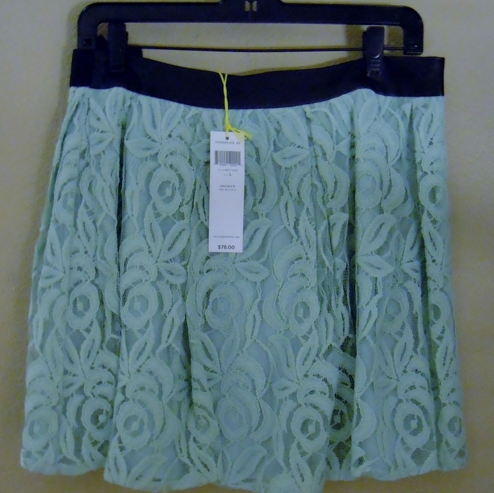 BCBG Light Green Lace Skirt NWT